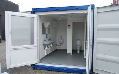 Selvforsynende toilet container
