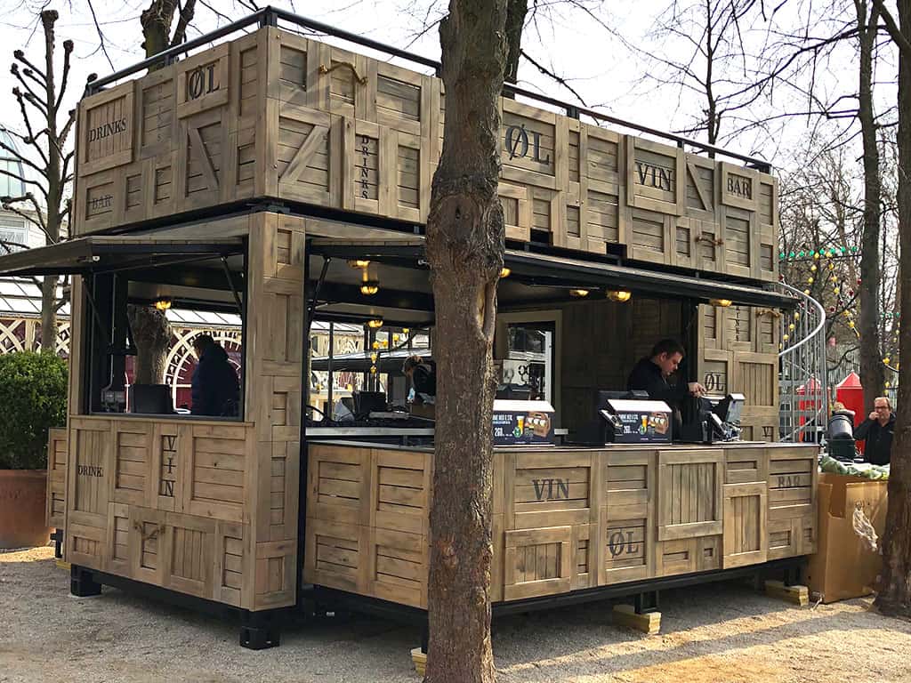 Specialbygget containerbar med tagterrasse