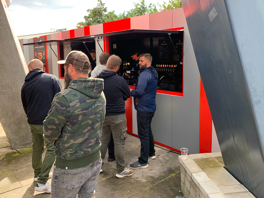 Specialbygget container løsning til AaB fanzone