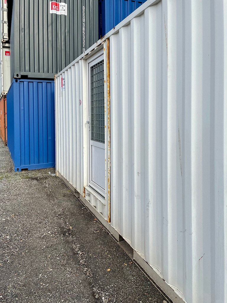 20 ft container with showers and toilets model 2081. DKK 29,000 ex. VAT