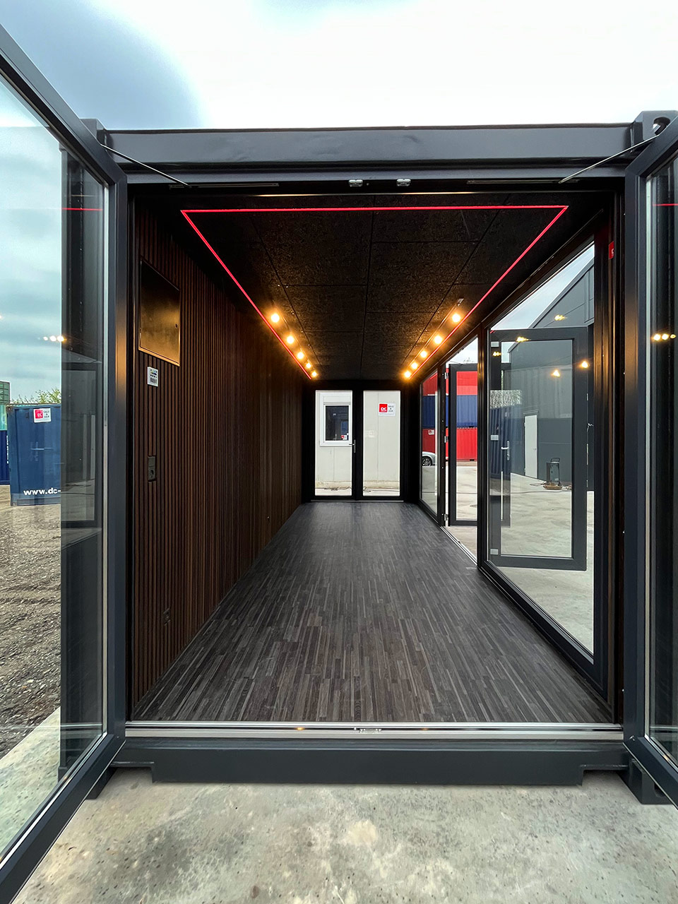 Showroom container for rent