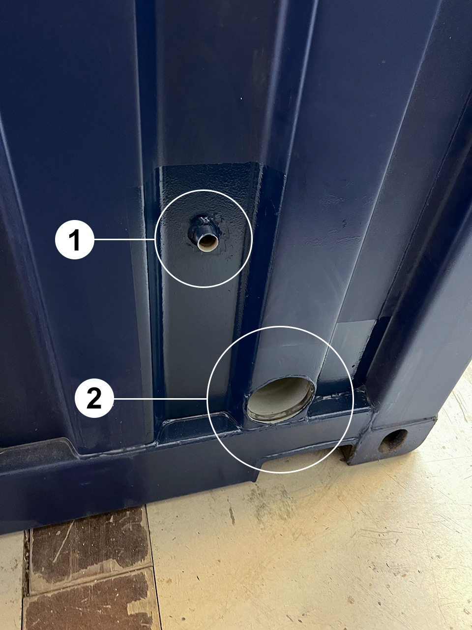 Container main supply connection: Water inlet and drain