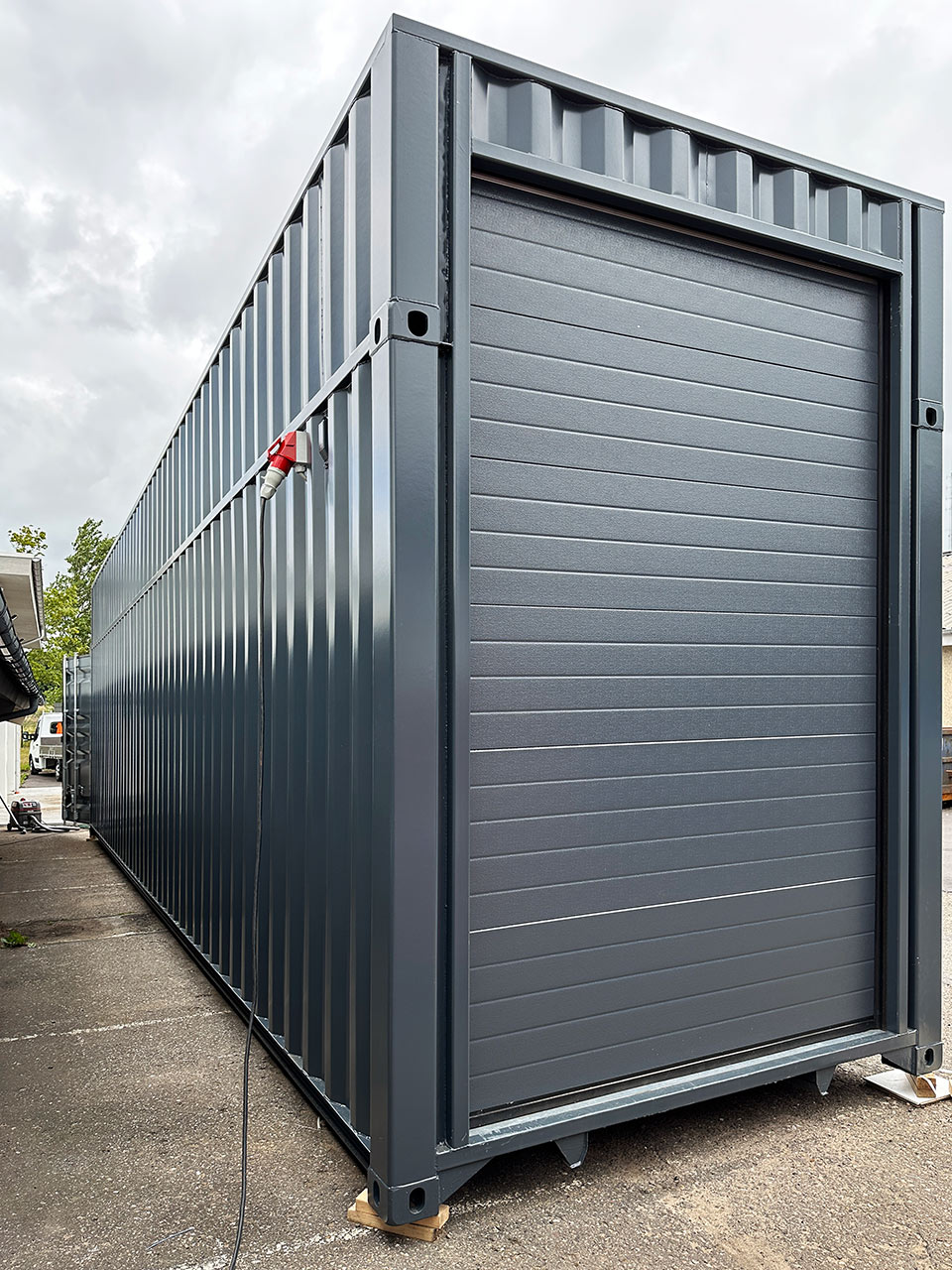 Extra high custom-built 40-ft High Cube container: Tailored for industrial excellence